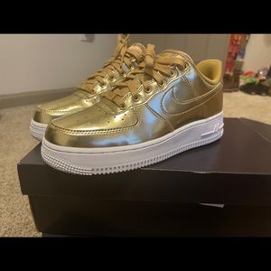Women’s Air Force 1 (Metallic)